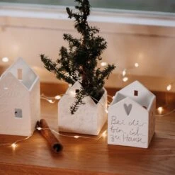 Lichtspielhaus “Tannen” 5 X 5 X 7.5cm -Räder Wohnen Angebote Store Raeder Giving Lichthausspielhaus 9030 001 1920x1920 3 e1628497712608