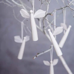 Porzellan-Federengel